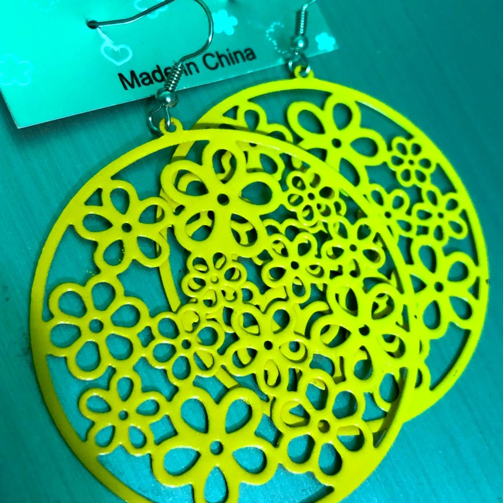 🌼Princess Flower Daisy Earrings with fish Hook Da - Picture 2 of 6
